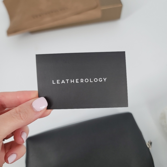 Leatherology NEW Black Onyx Zipper Pouch with Box and Dustbag - Picture 6 of 6